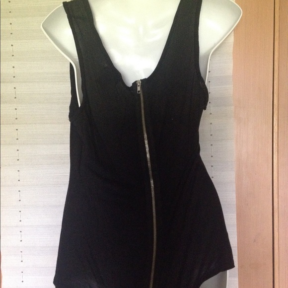 Hot Topic Skully Tank - Picture 2 of 5